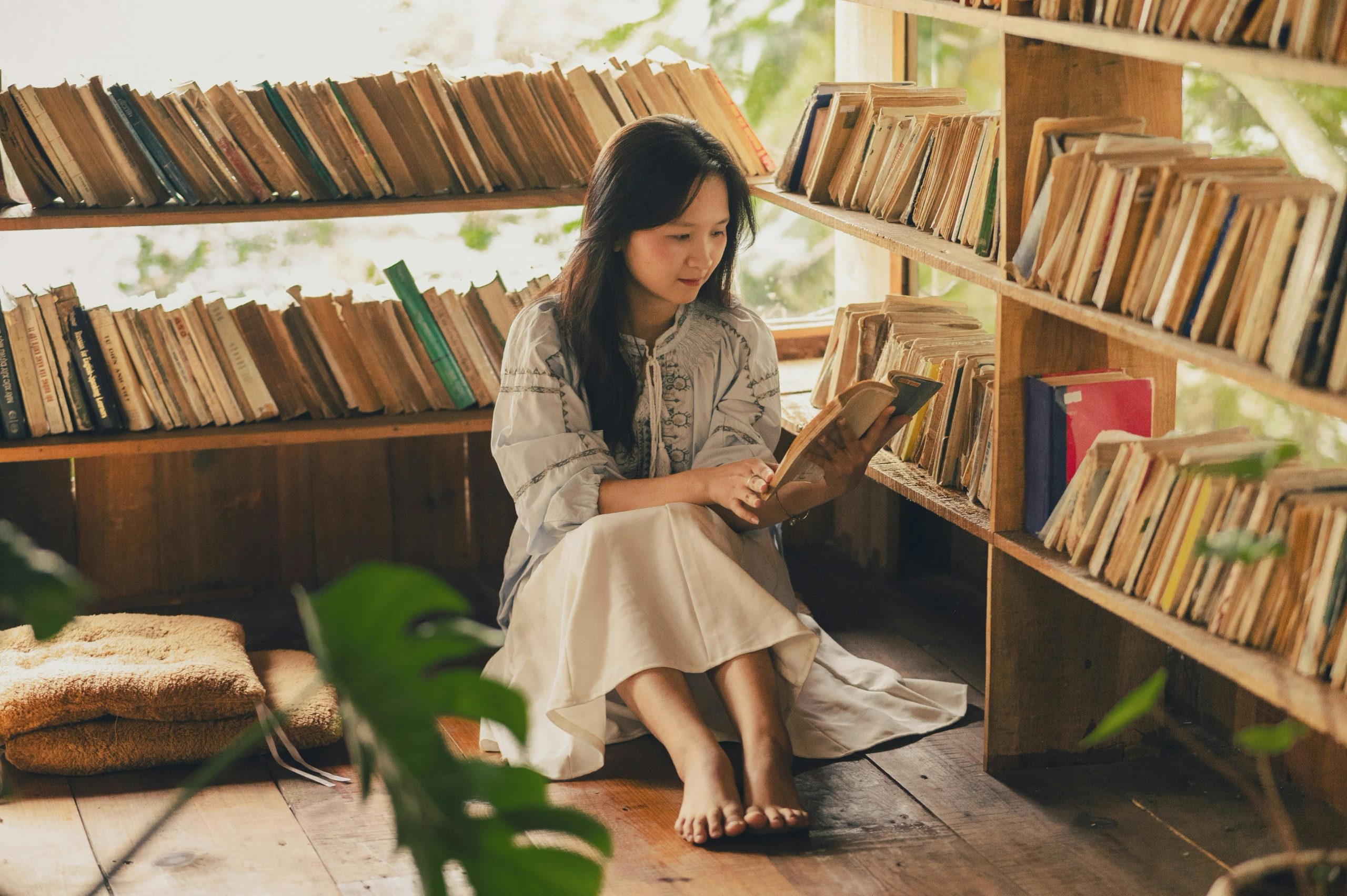 Best Books for Women Who Want Success Without Being Visible